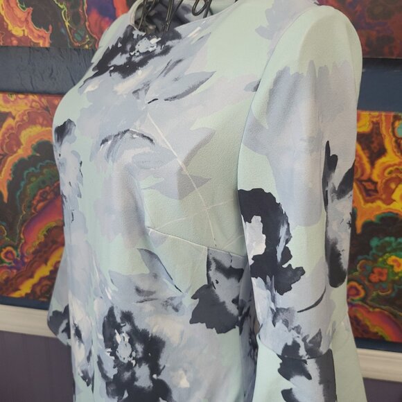 Calvin Klein ~ Sz 4 ~ Serena Aqua Dress with Bell Sleeves ~ Excellent Condition - Picture 1 of 10